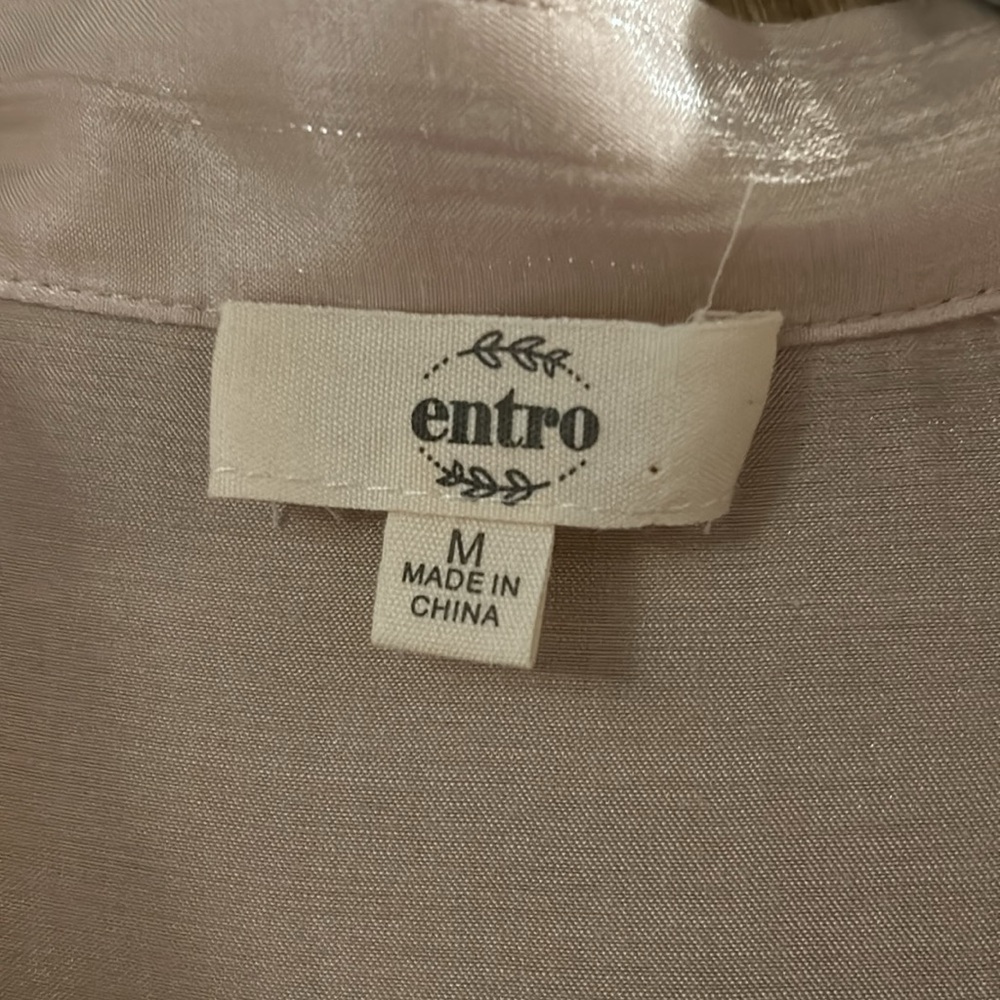 Entro Women’s Button Down Gold Shirt Shimmer Holiday Blouse size Medium - Picture 3 of 10